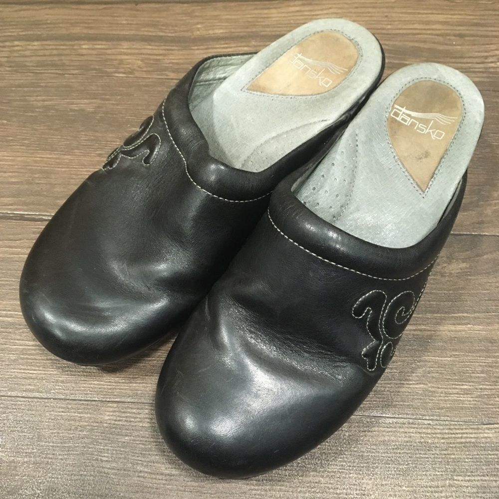 Dansko slip on black embroidered size 9/40 clogs